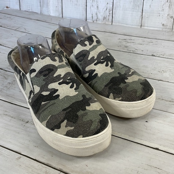 Steve Madden Camo Gills-C Slip-on Sneaker - Picture 4 of 12